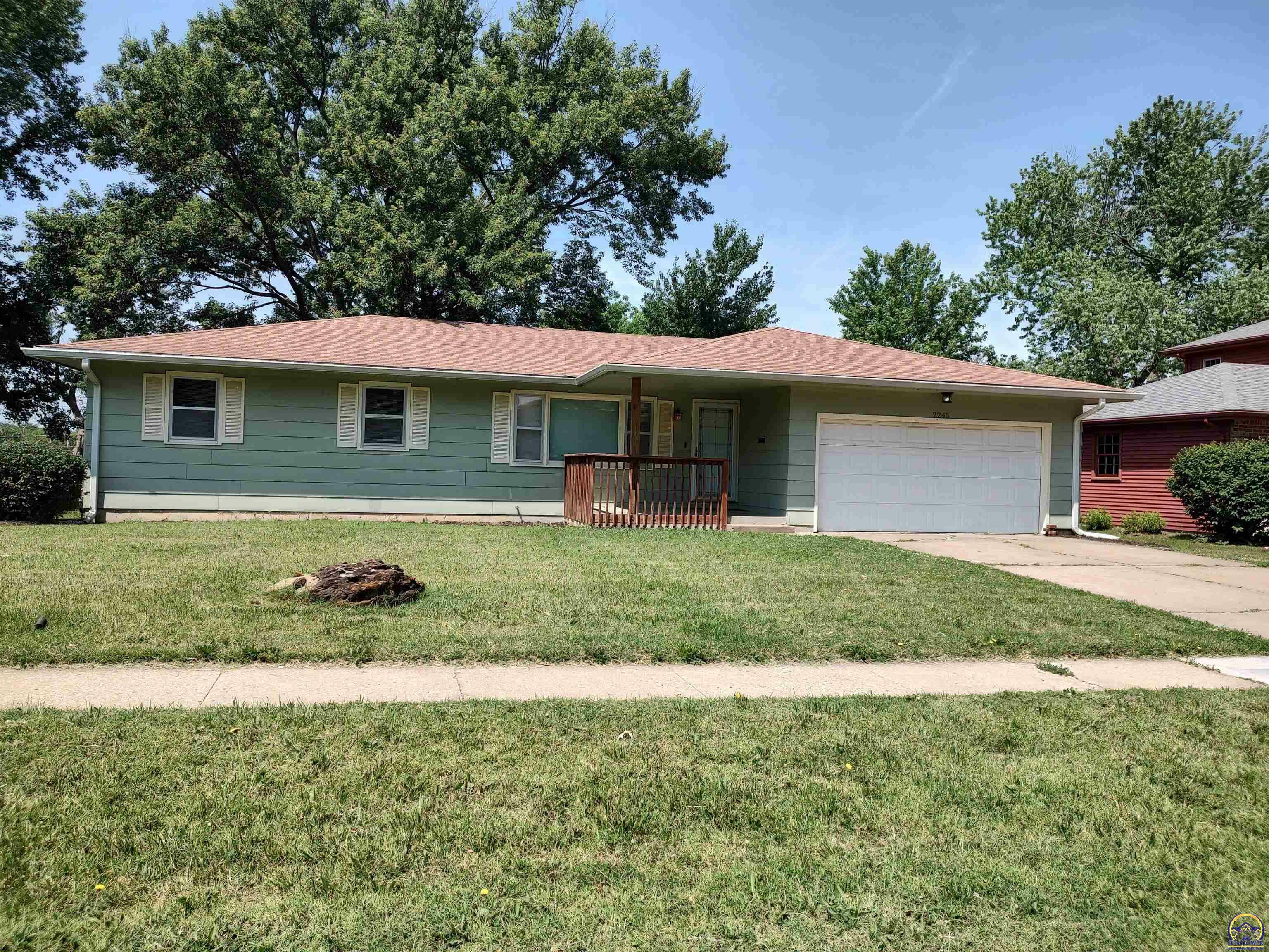 Property Photo:  2245 SW Belle Ave  KS 66614 