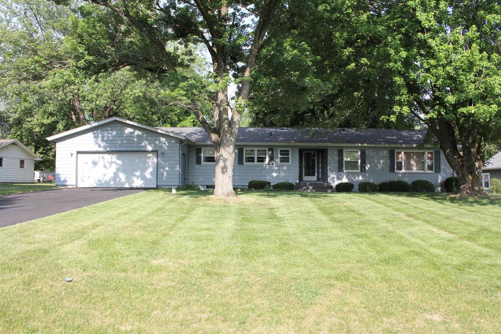 Property Photo:  2027 Bradford Drive  IN 46706 