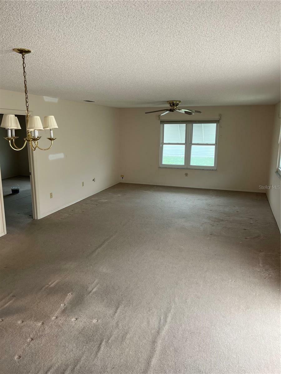 Property Photo:  1409 Espinoza Lane  FL 32159 