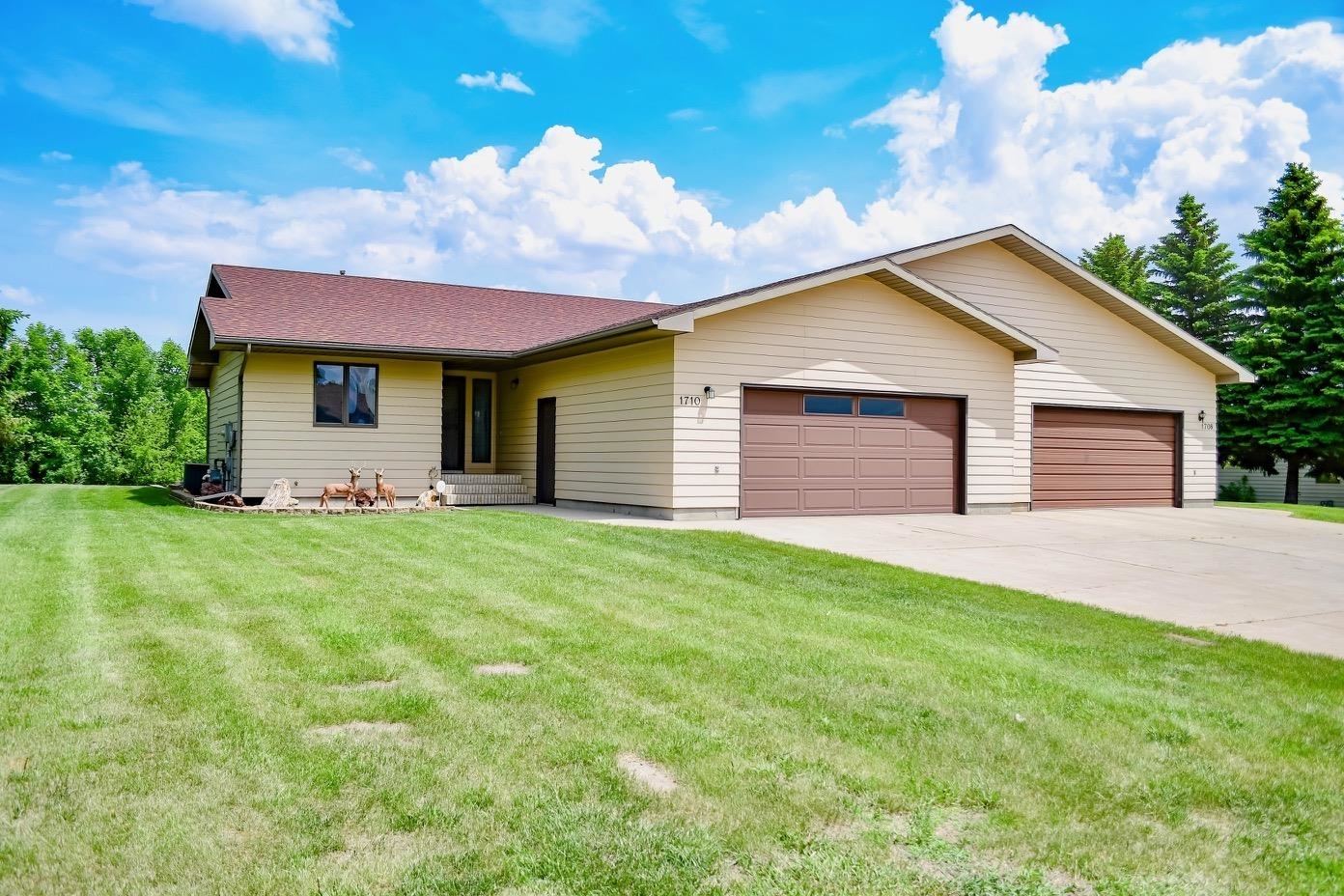 Property Photo:  1710 16th Street NW  ND 58703 