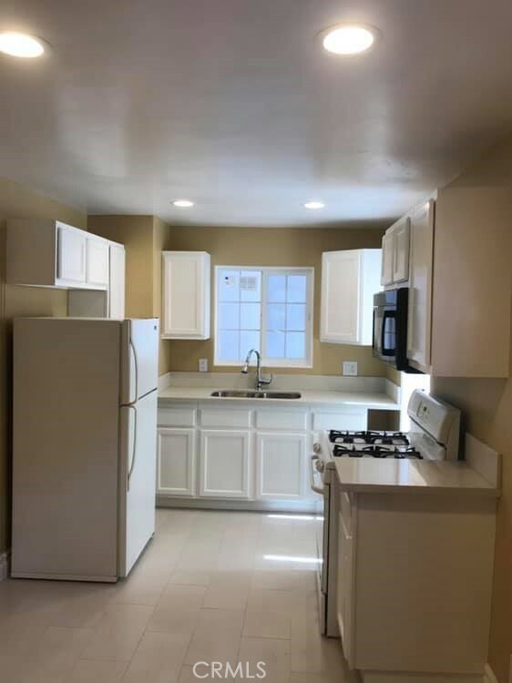 Property Photo:  738 N Clementine Street 3  CA 92805 