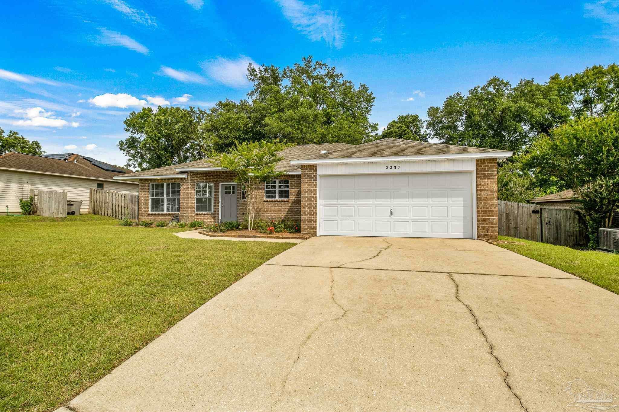 Property Photo: 2237 Liberty Loop Rd FL 32533