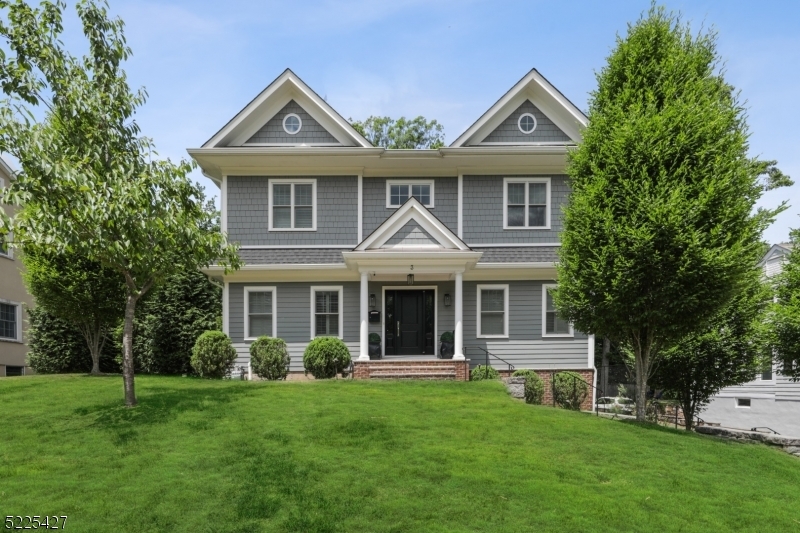 Property Photo: 3 Brantwood Ter NJ 07078
