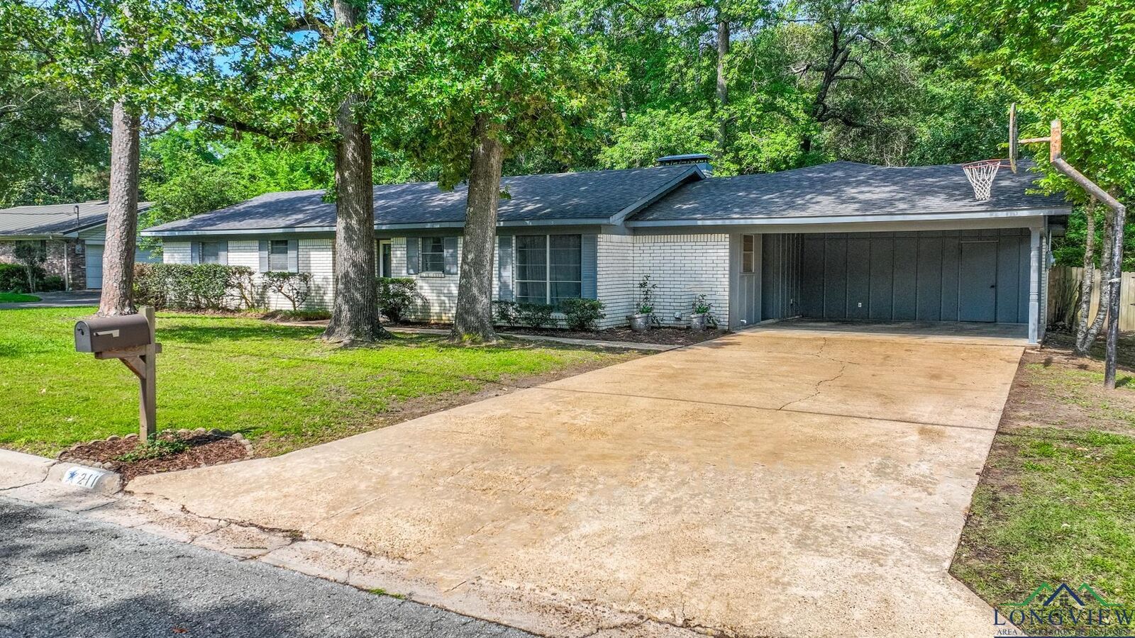 Property Photo: 211 N Browning TX 75633