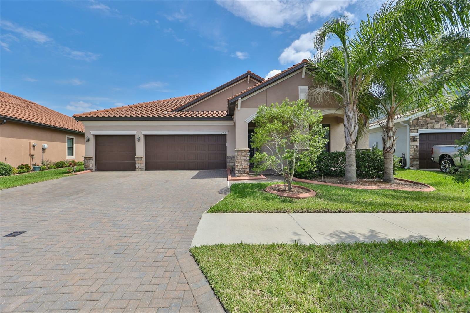 Property Photo:  11934 Cinnamon Fern Drive  FL 33579 