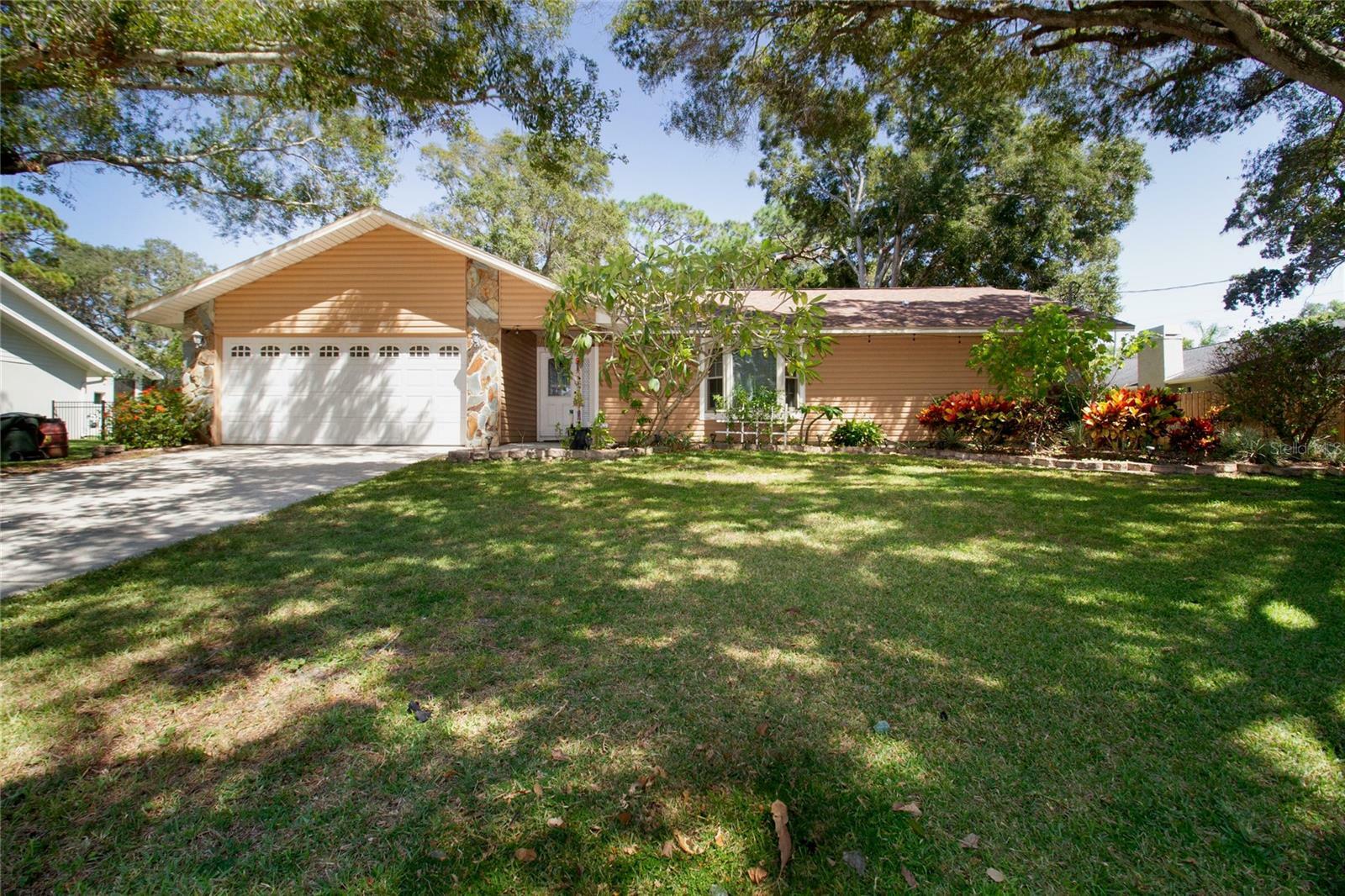 Property Photo: 2007 Golf View Drive FL 34698