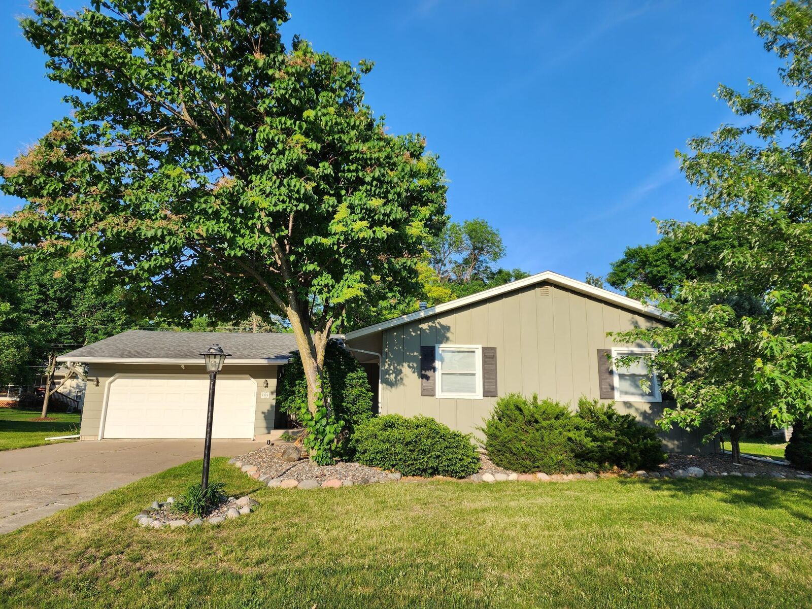Property Photo:  4064 Flag Avenue N  MN 55427 