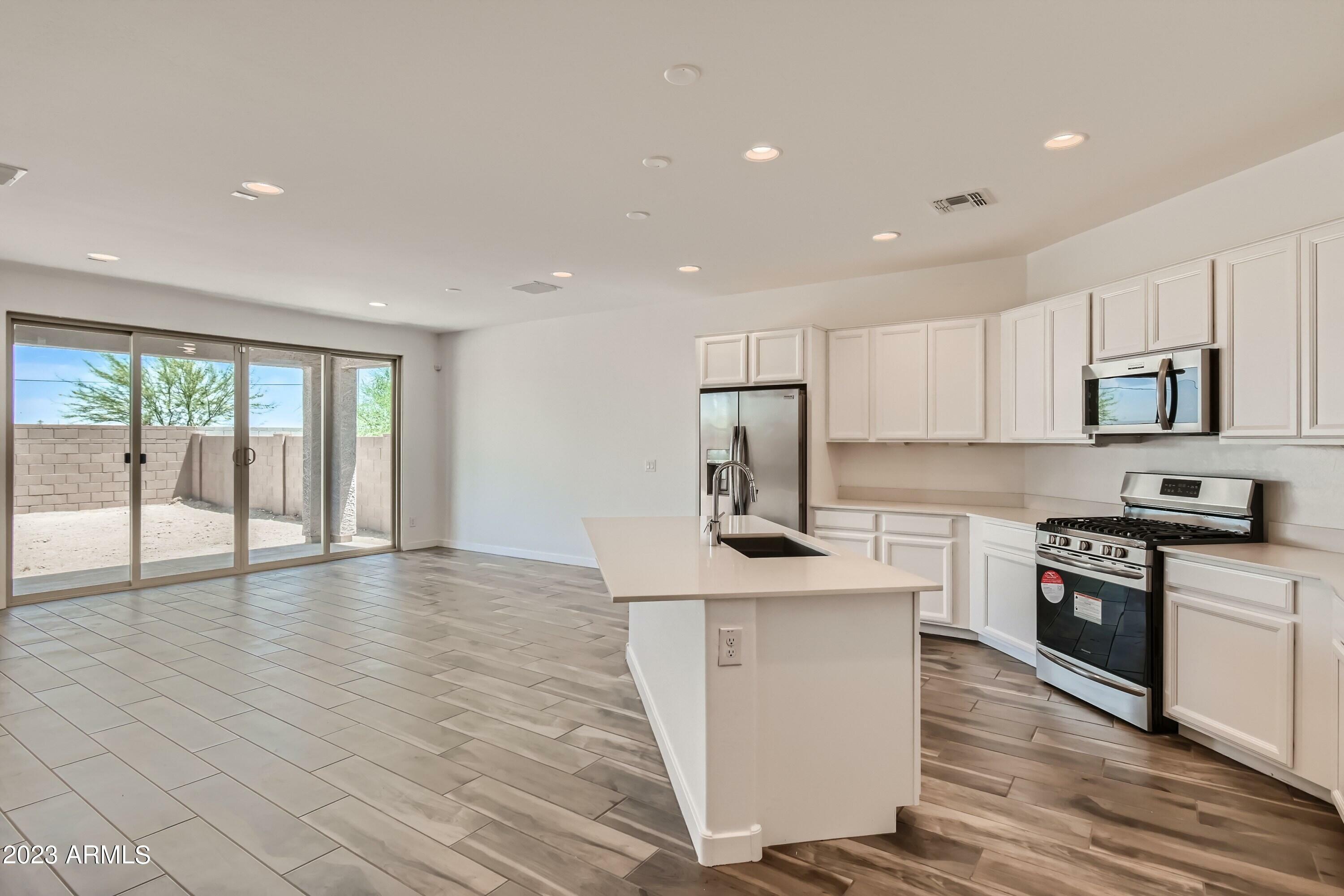 Property Photo: 1616 W Paseo Way AZ 85041