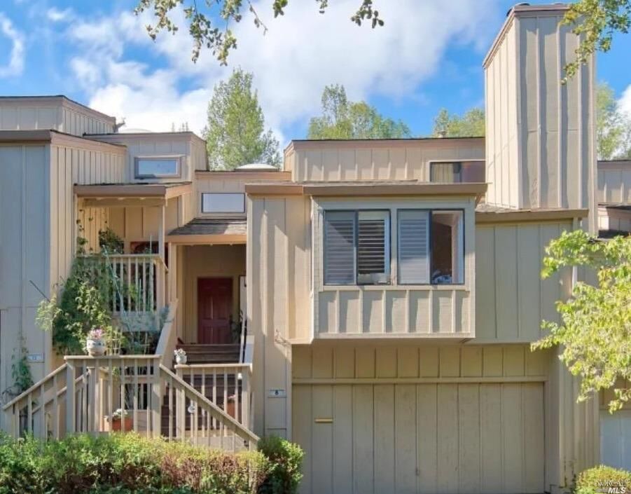 Property Photo:  8 Kingfisher Court  CA 94949 