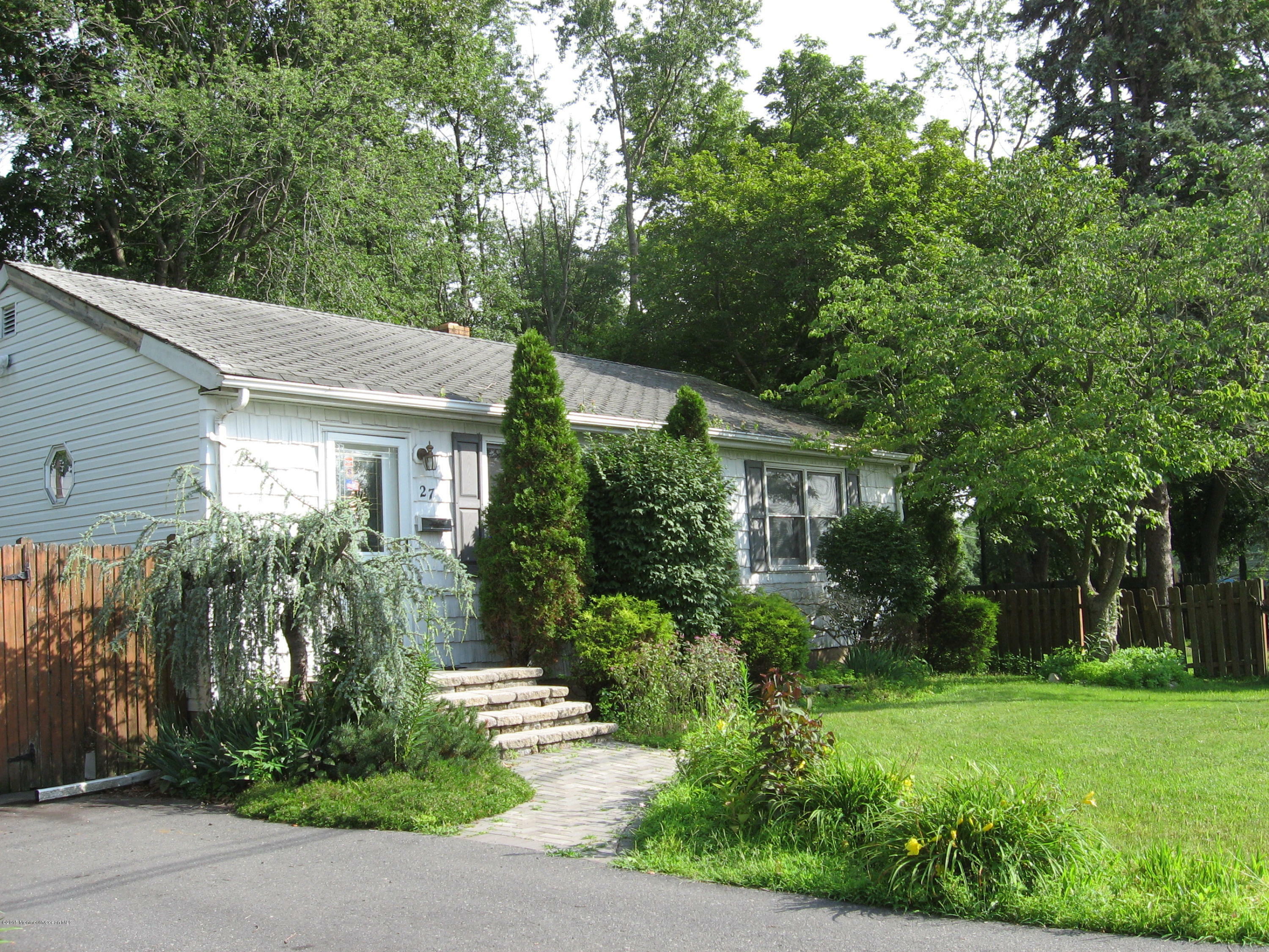 Property Photo:  27 Mott Place  NJ 08884 