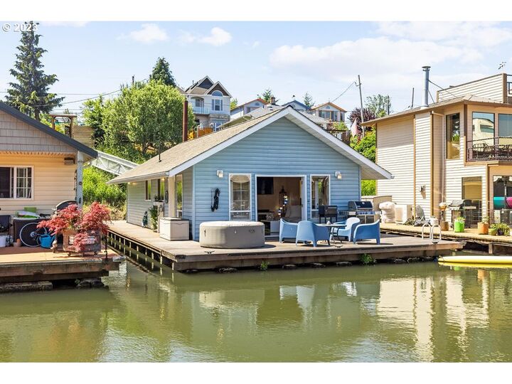 205 N Bridgeton Rd 3  Portland OR 97217 photo