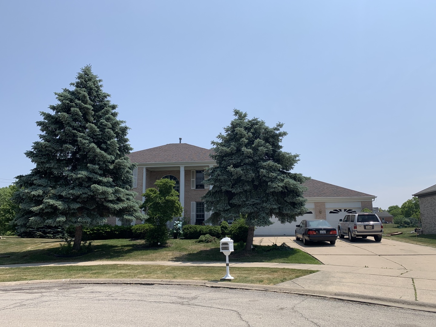 Property Photo: 741 Castlerea Lane IL 60016
