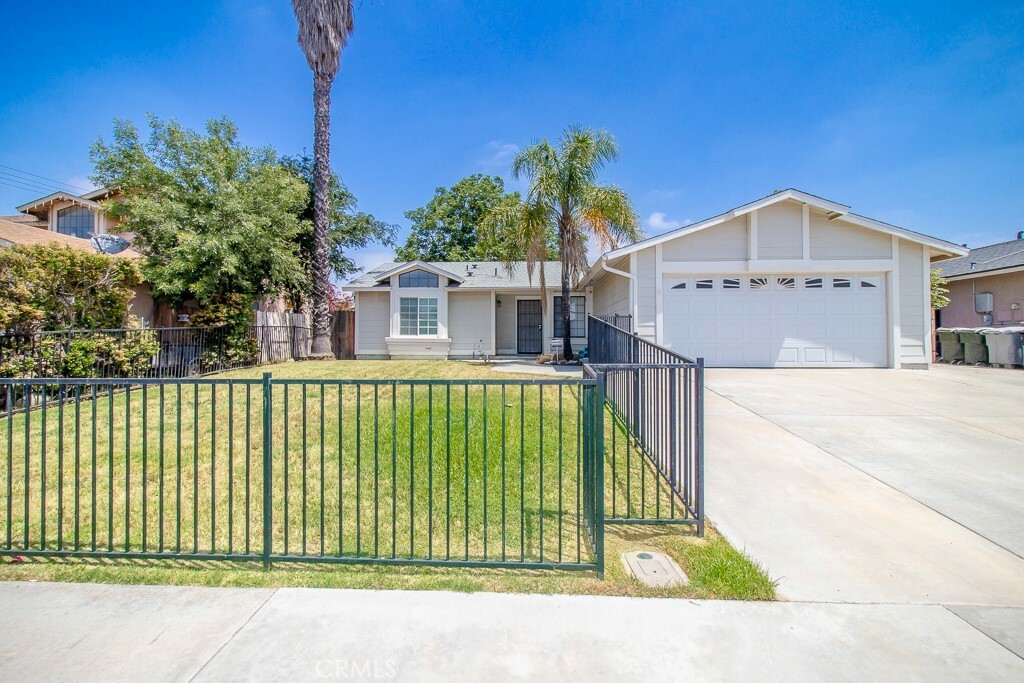 Property Photo:  616 Catamaran Way  CA 92571 