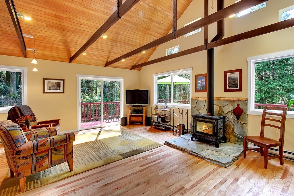 Property Photo: 6820 Fletcher Bay Road NE WA 98110
