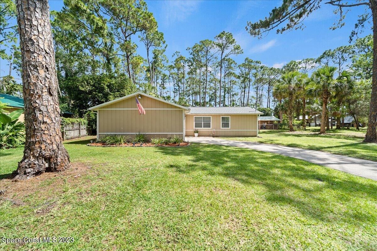 Property Photo:  5100 Fruitport Street  FL 32927 