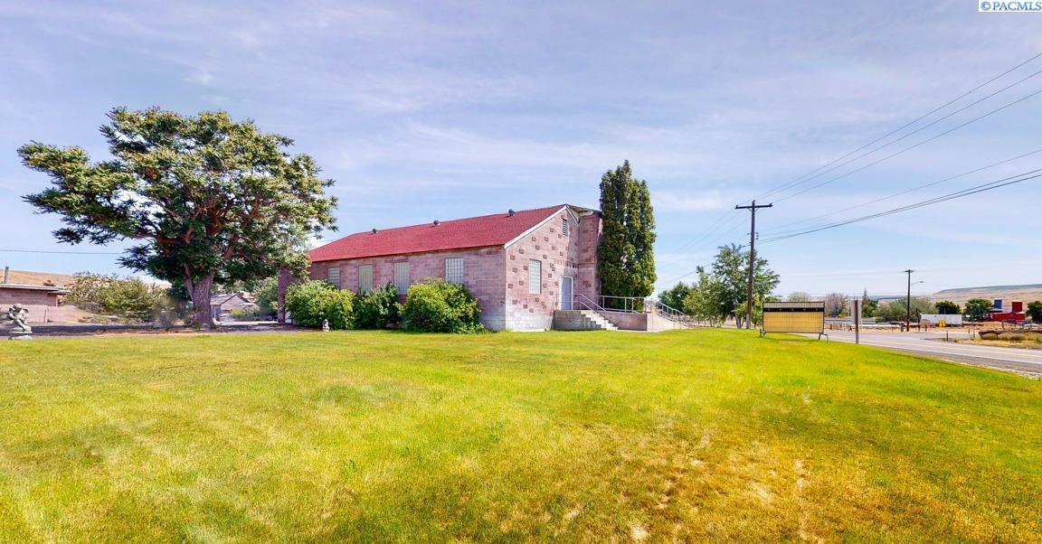 Property Photo:  110 N Violet Avenue  WA 99335 