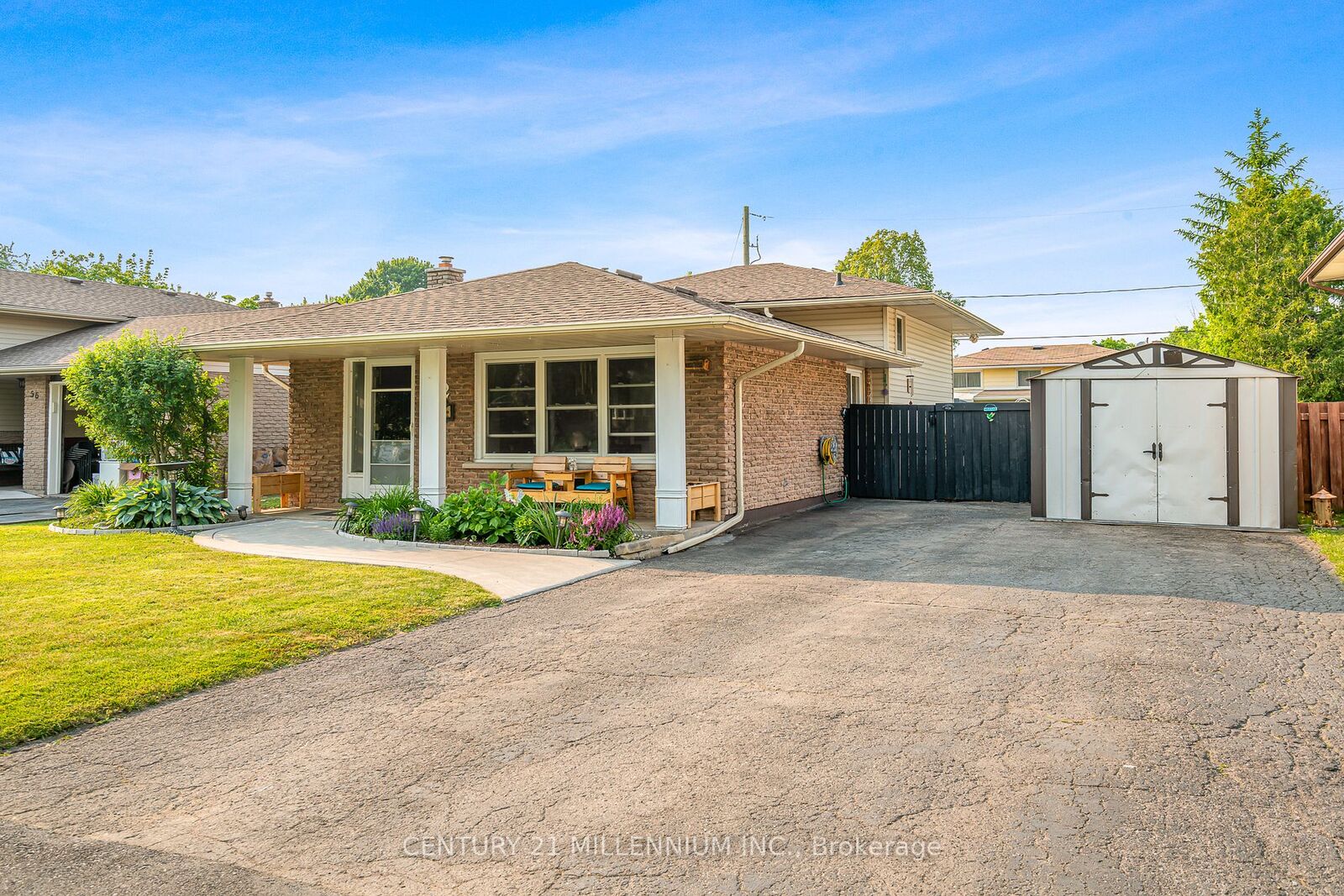 Property Photo: 52 Woodgate Dr ON L3C 3H6