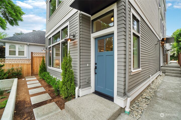 Property Photo: 1617 3rd Avenue W WA 98119