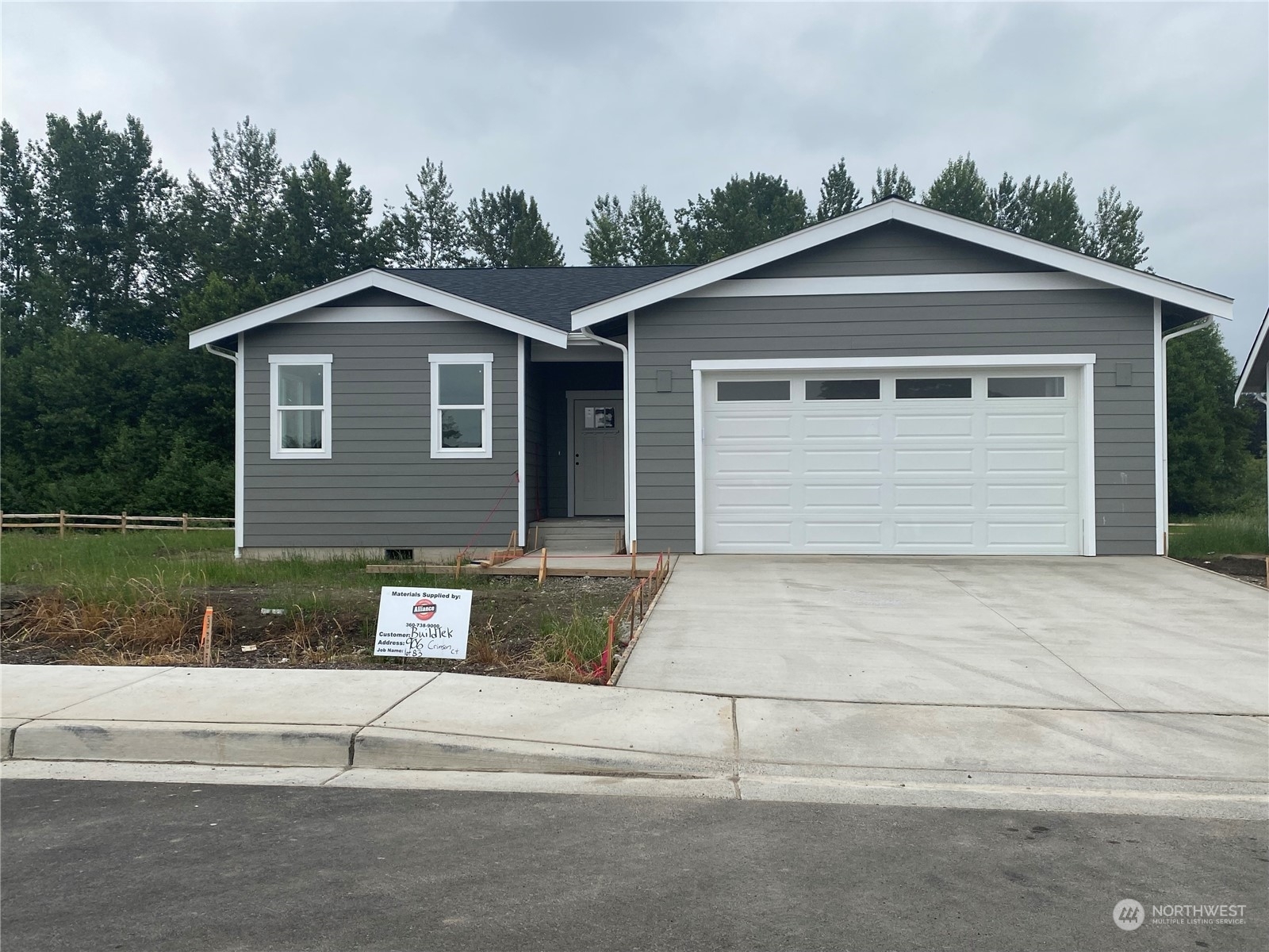 Property Photo: 906 Crimson Court WA 98276