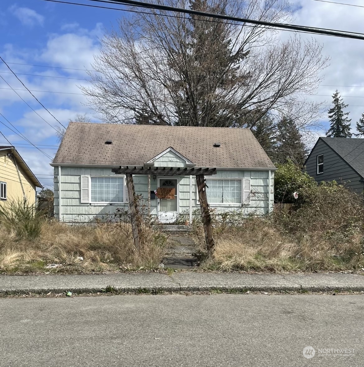 Property Photo: 827 S Hawthorne Street WA 98465