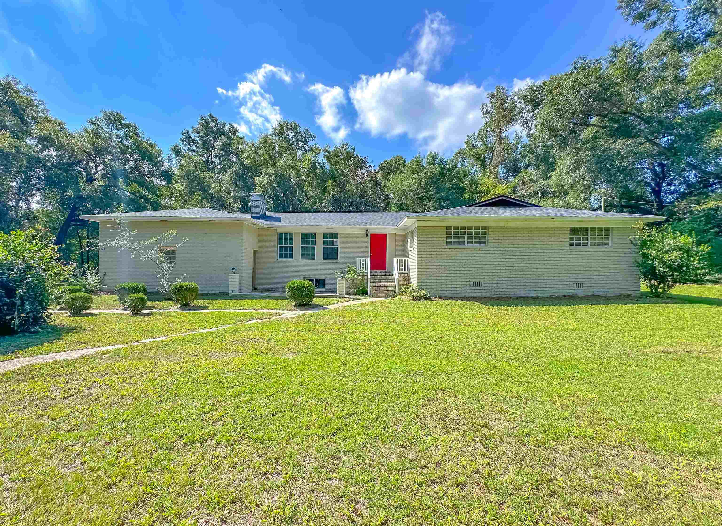 Property Photo: 4229 Gearhart Road FL 32304
