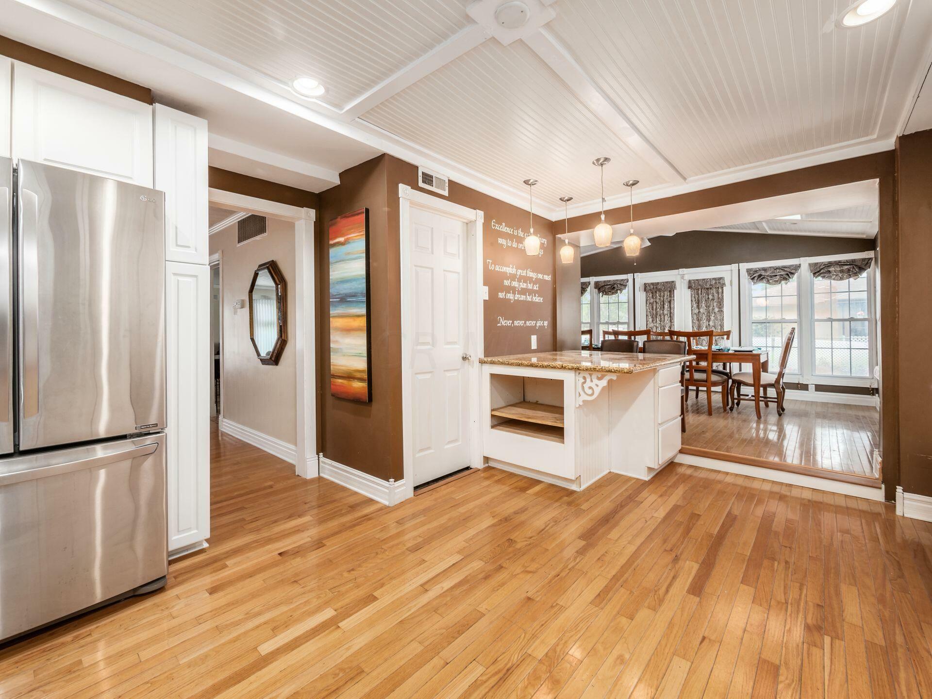 Property Photo: 1187 S Weyant Avenue OH 43227