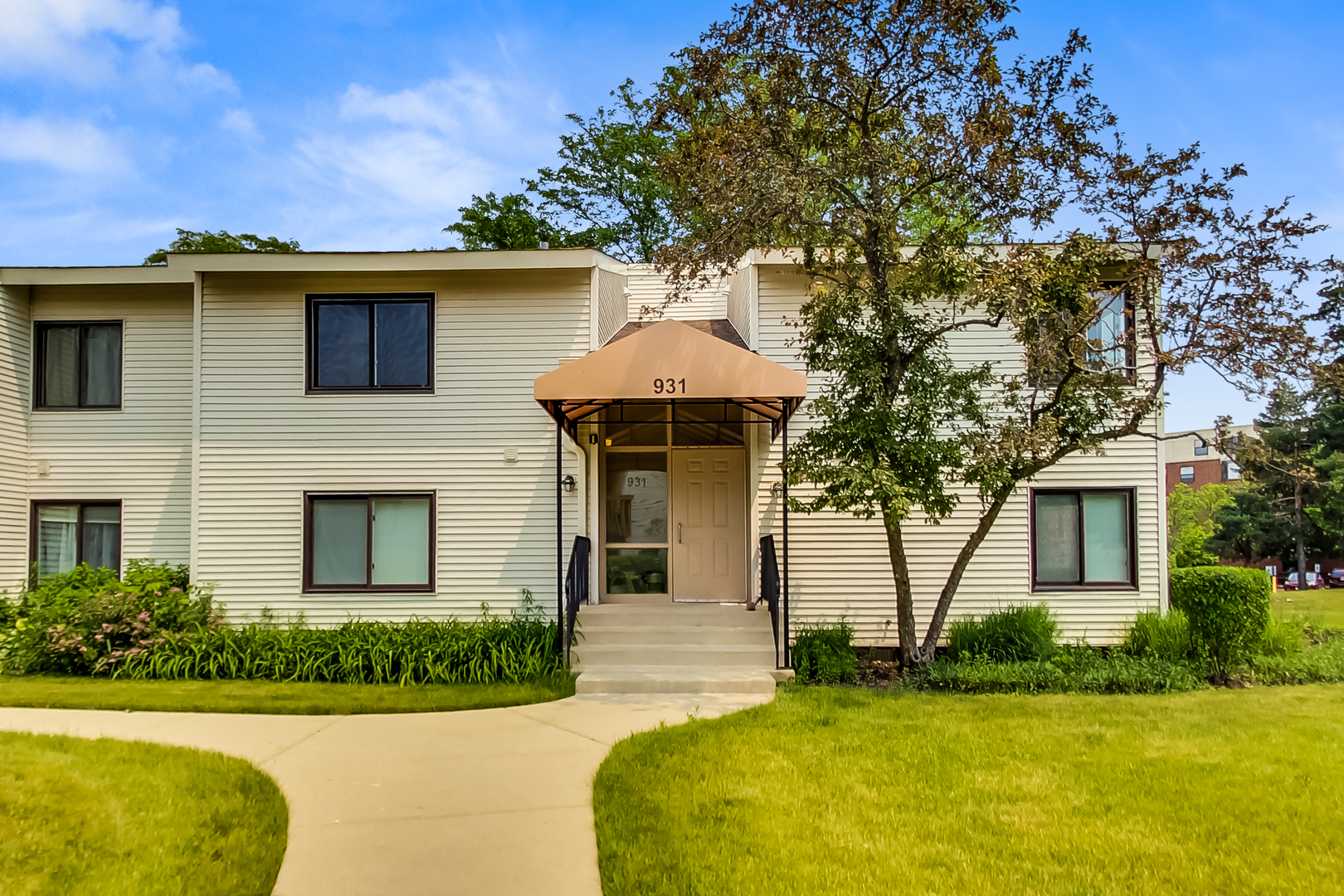 Property Photo: 931 Market Court 4A IL 60061