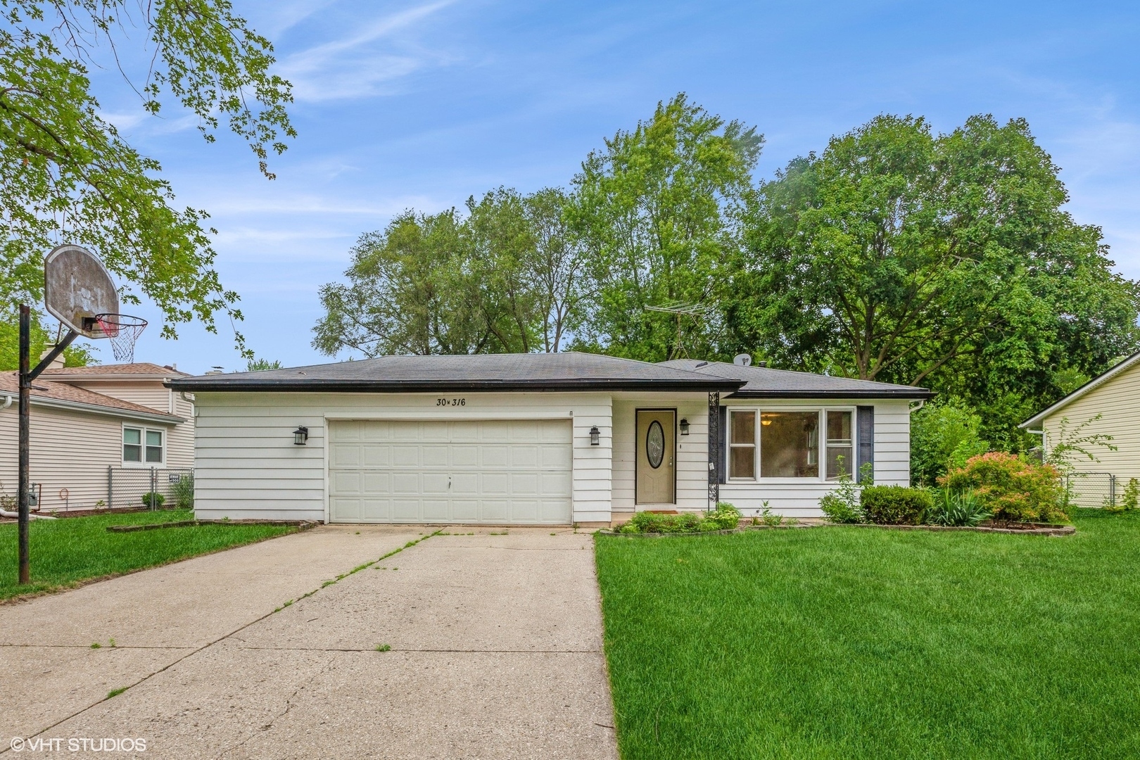 Property Photo:  30W316 Claymore Lane  IL 60563 