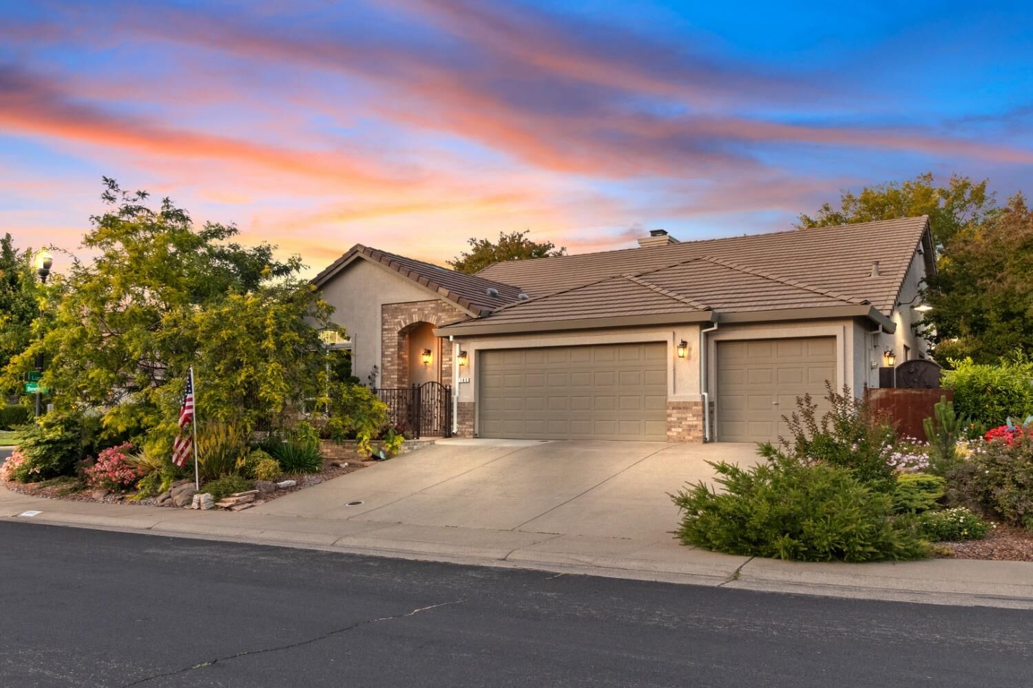 Property Photo:  105 Beneto Court  CA 95630 