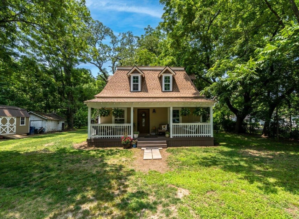 Property Photo:  620 N Madison Street  AR 72761 