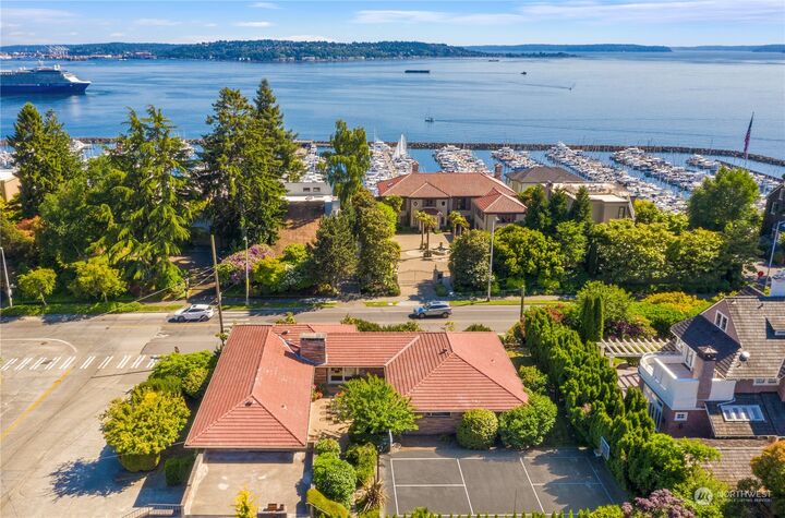 2700 W Galer Street  Seattle WA 98199 photo