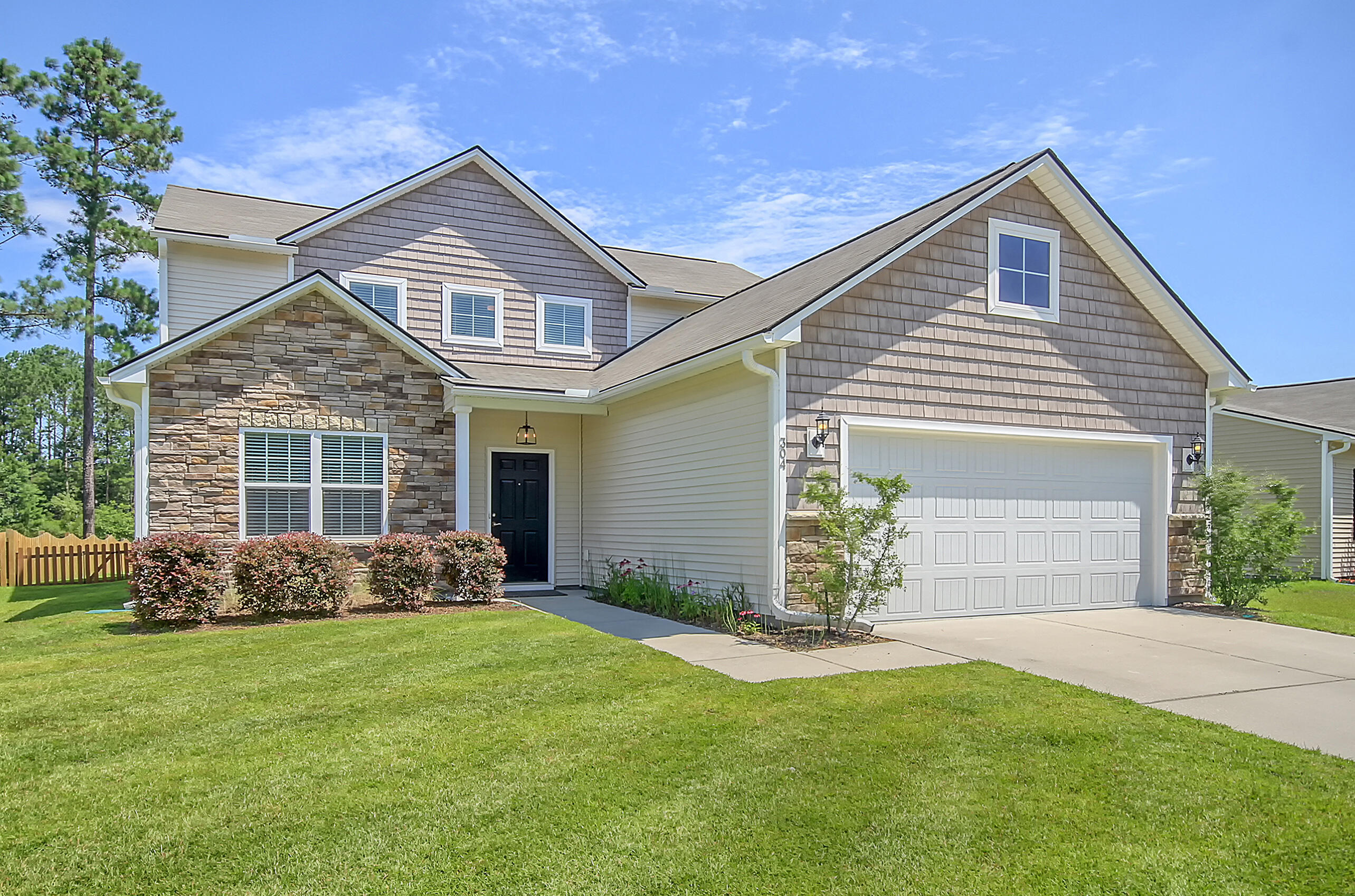 Property Photo: 304 Decatur Drive SC 29486