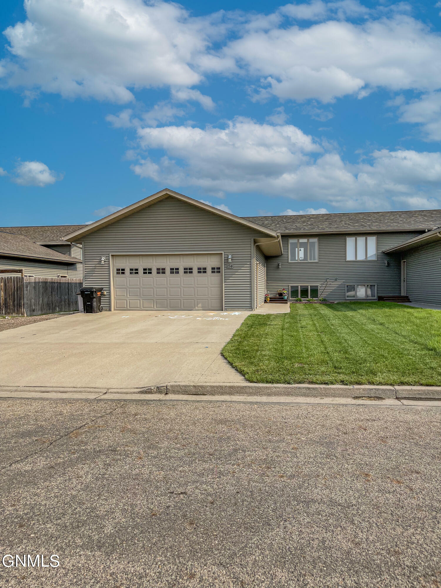 Property Photo:  154 Burke Drive  ND 58504 