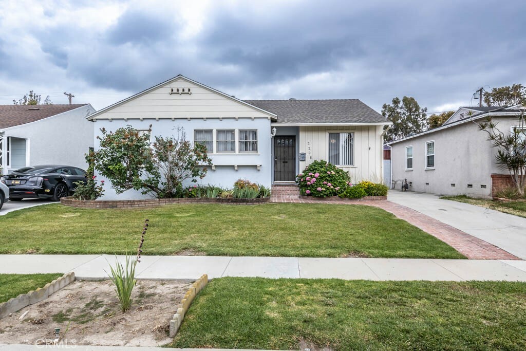 Property Photo:  3208 Silva Street  CA 90712 