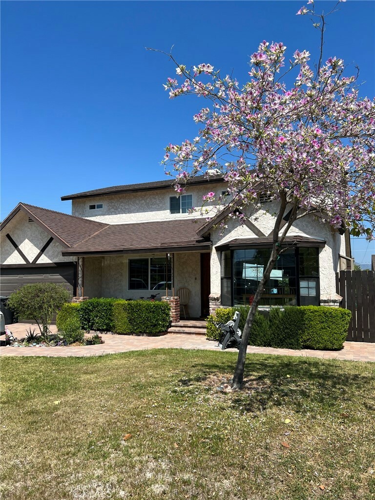 Property Photo: 1432 N Catalina Street CA 91505