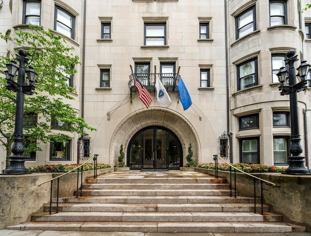 Property Photo:  416 Commonwealth Ave 617  MA 02215 