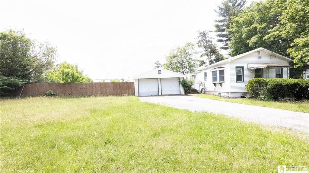 Property Photo:  3633 Dartmouth Street  NY 14075
