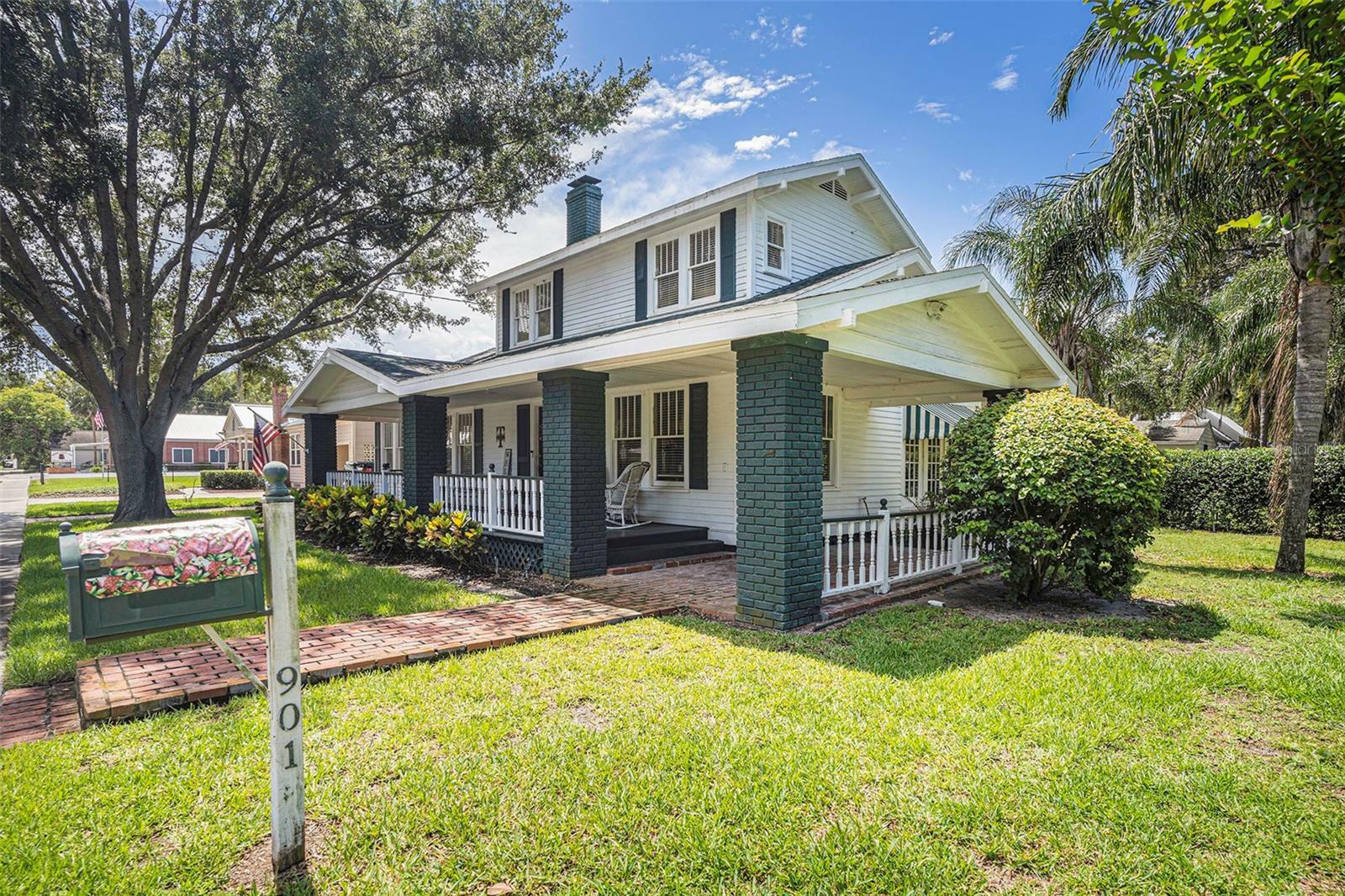 Property Photo: 901 W Mahoney Street FL 33563