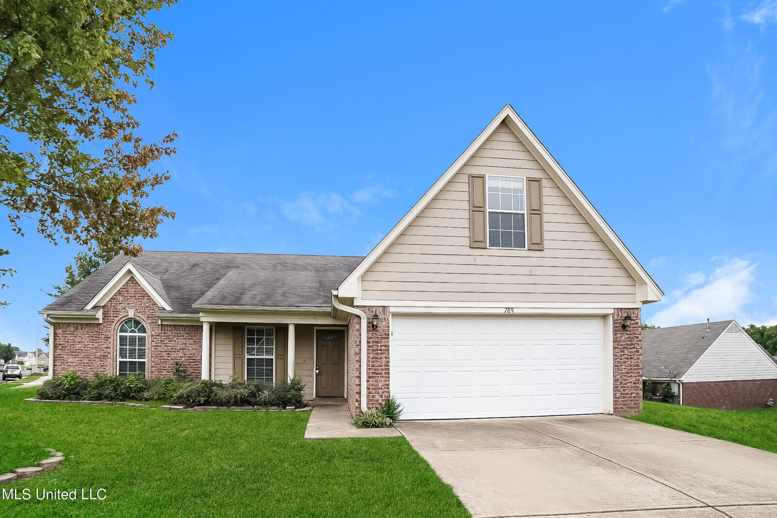 Property Photo:  1789 Cresent Lane  MS 38671 