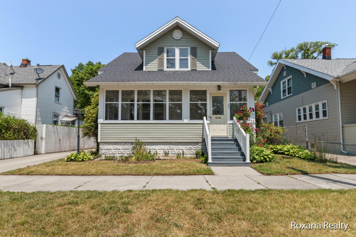 Property Photo:  45 E 17th Street  MI 49423 