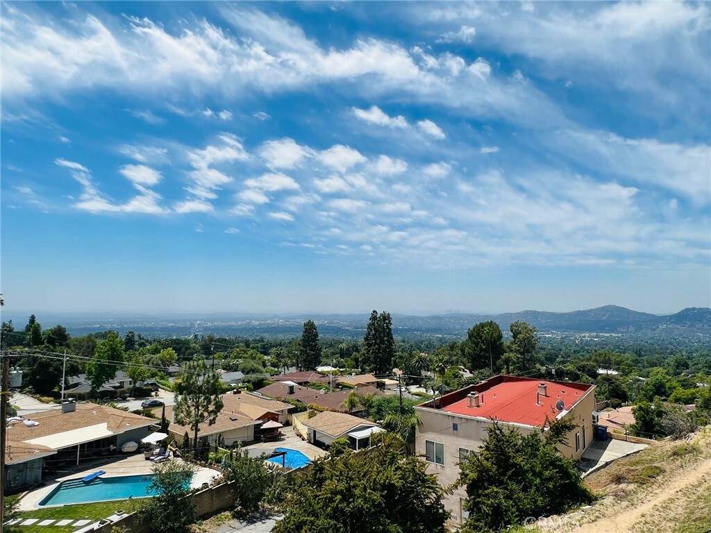 Property Photo: 591 Devonwood Road CA 91001