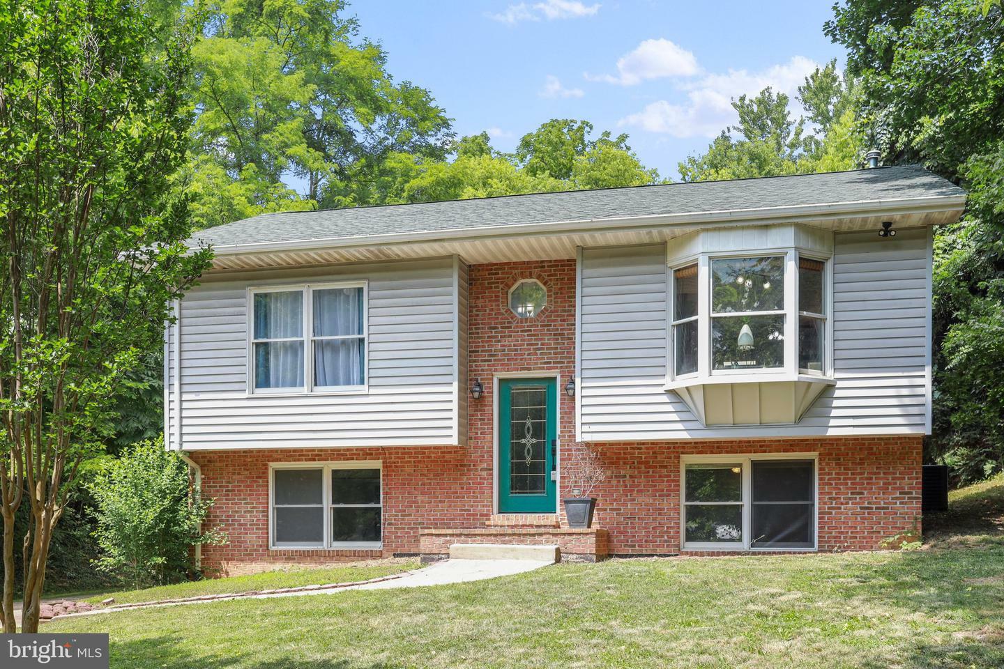 Property Photo: 265 N Water Street VA 22657