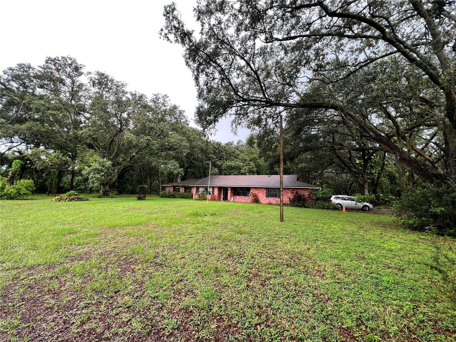 Property Photo:  1905 S Taylor Road  FL 33584 