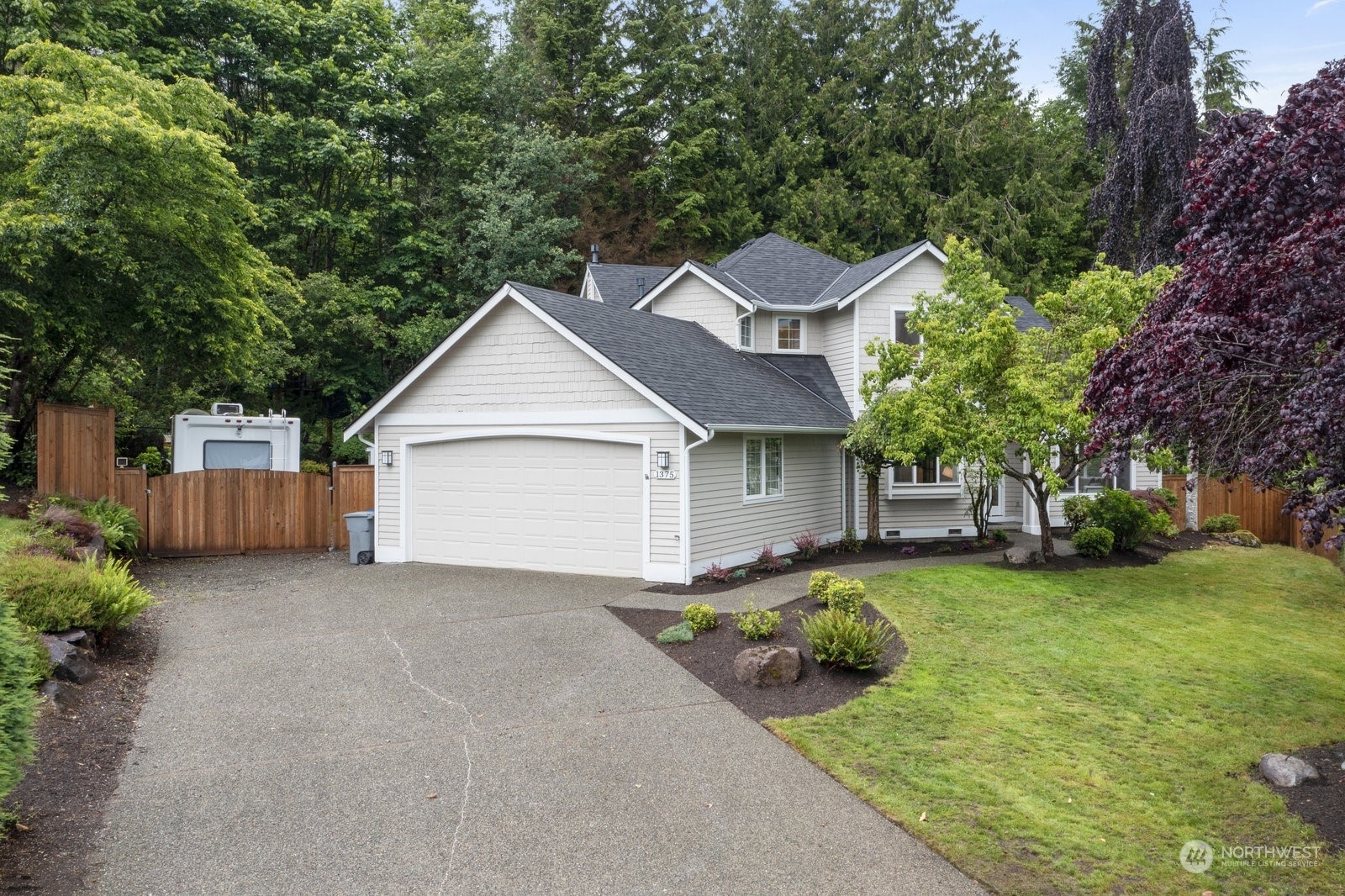 Property Photo:  1375 SW 14th Place  WA 98045 