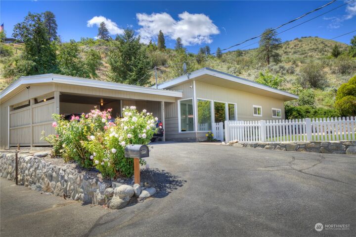 Property Photo:  2347 W Prospect Avenue  WA 98816 