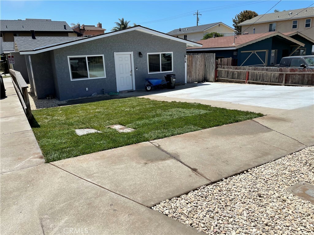 Property Photo:  834 Manhattan Avenue  CA 93433 