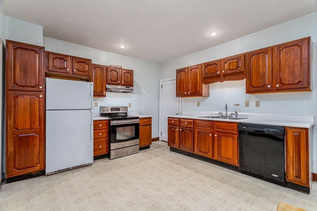 Property Photo: 27 Taft Street MA 01420