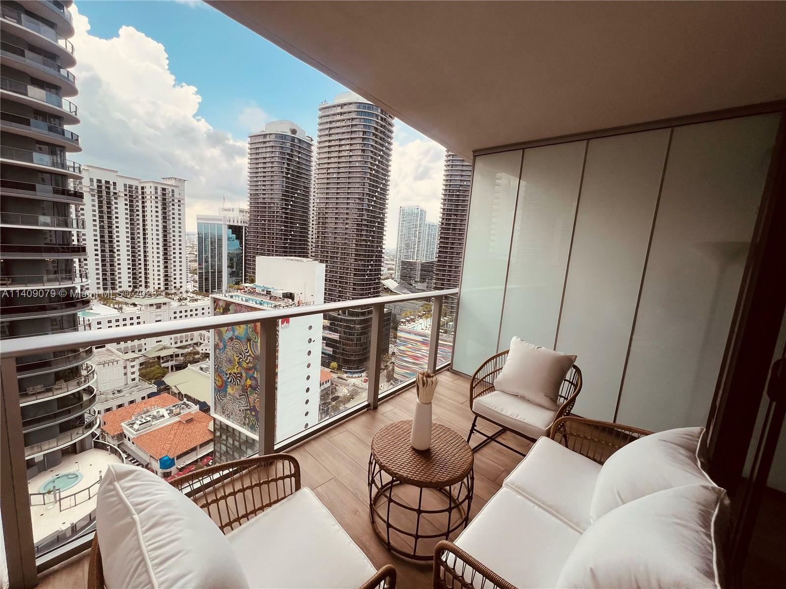 Property Photo:  1010 Brickell Ave 2710  FL 33131 