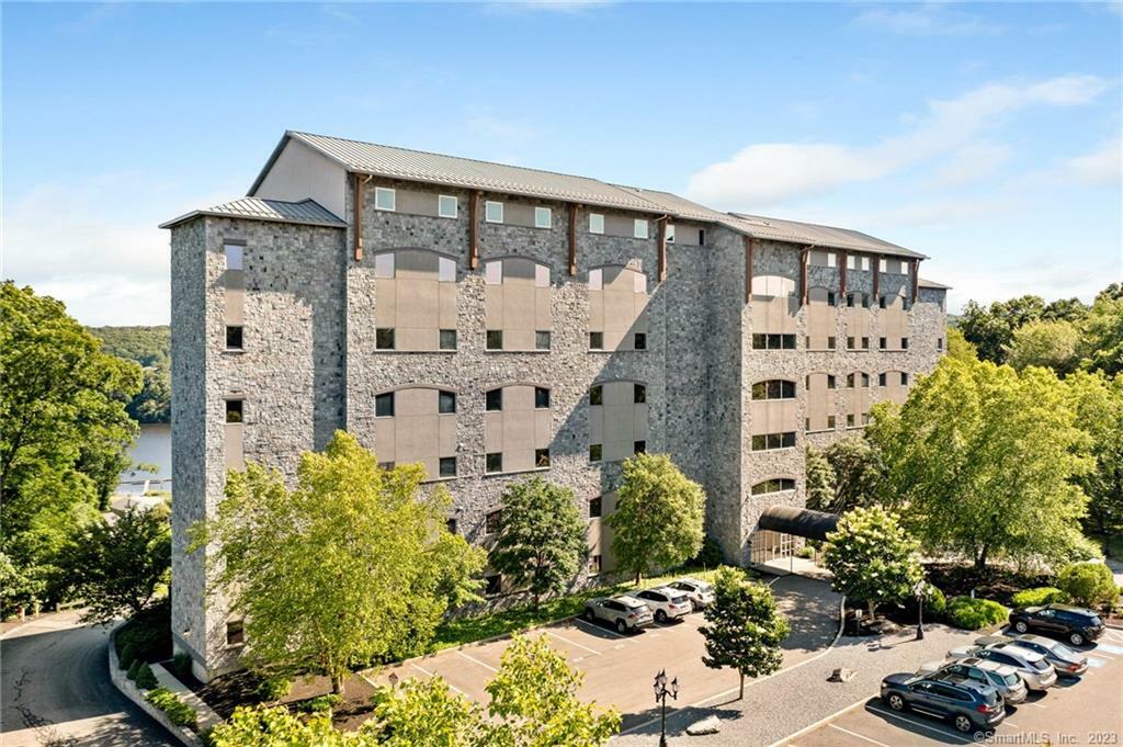 Property Photo:  586 West Thames Street 604  CT 06360 