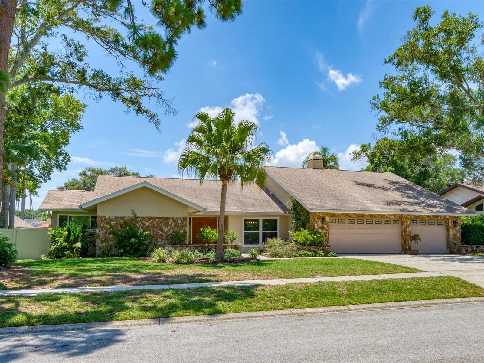Property Photo:  3327 Sandy Ridge Drive  FL 33761 